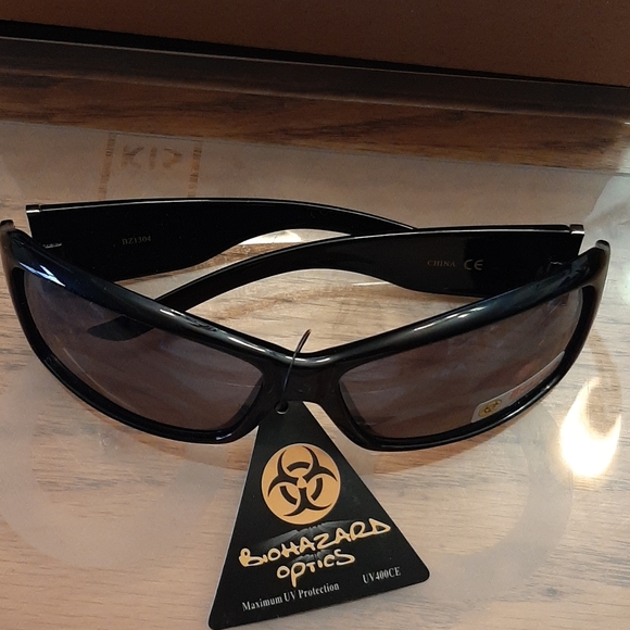 Man's Unisex Sunglasses (acceceries) - Picture 7 of 8